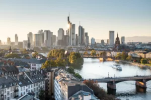 Blick auf die Frankfurter Skyline - sourcify.net